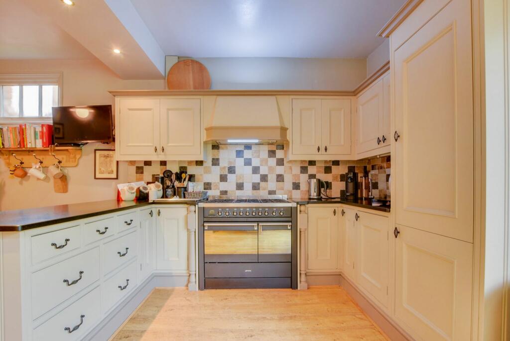 L-Shaped Kitchen/Diner