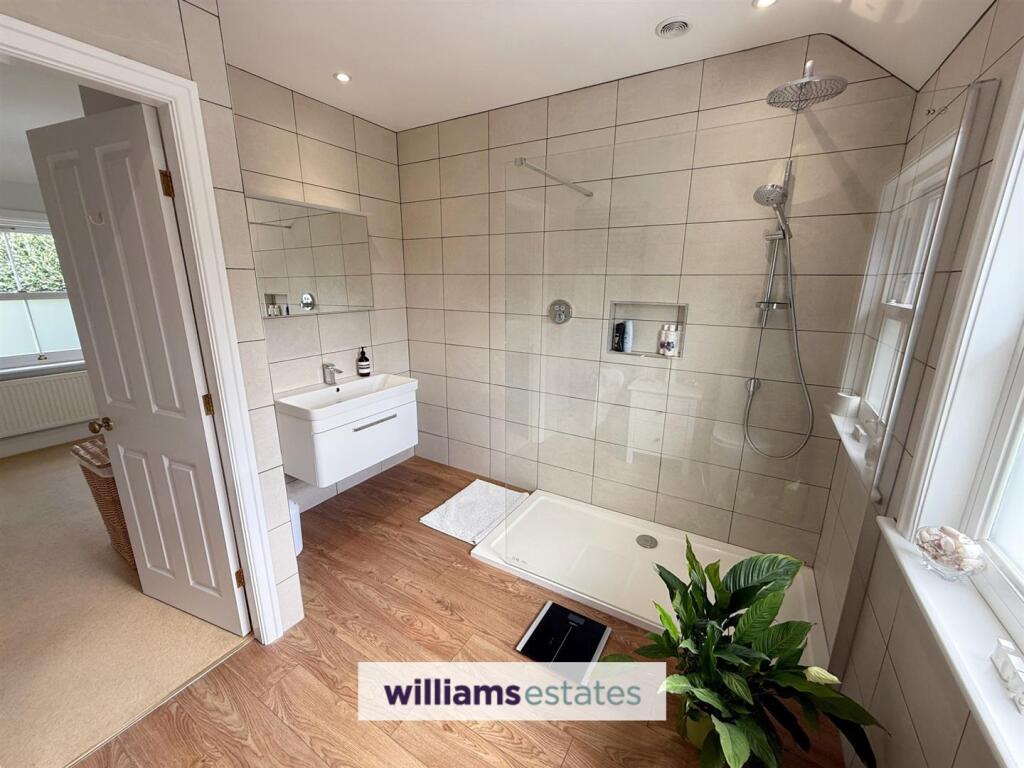 Bedroom one en-suite