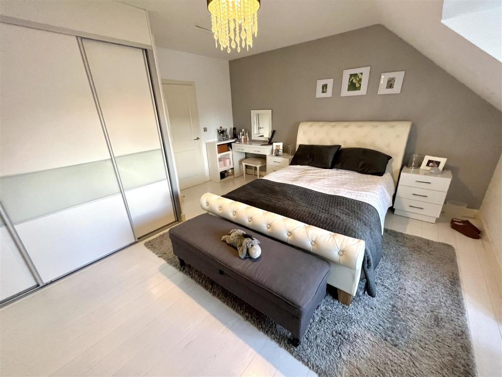 Bedroom 1 Aspect 2.jpg