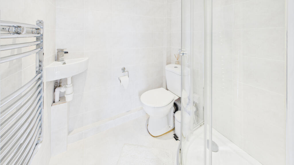 ENSUITE SHOWER ROOM