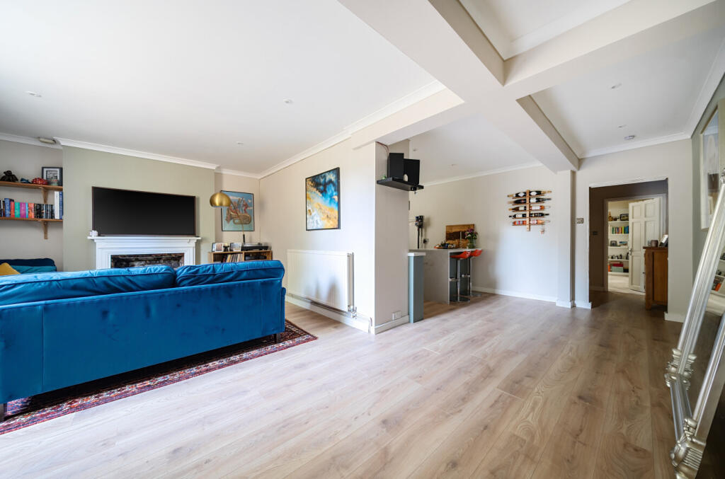 1305552-10-684895...