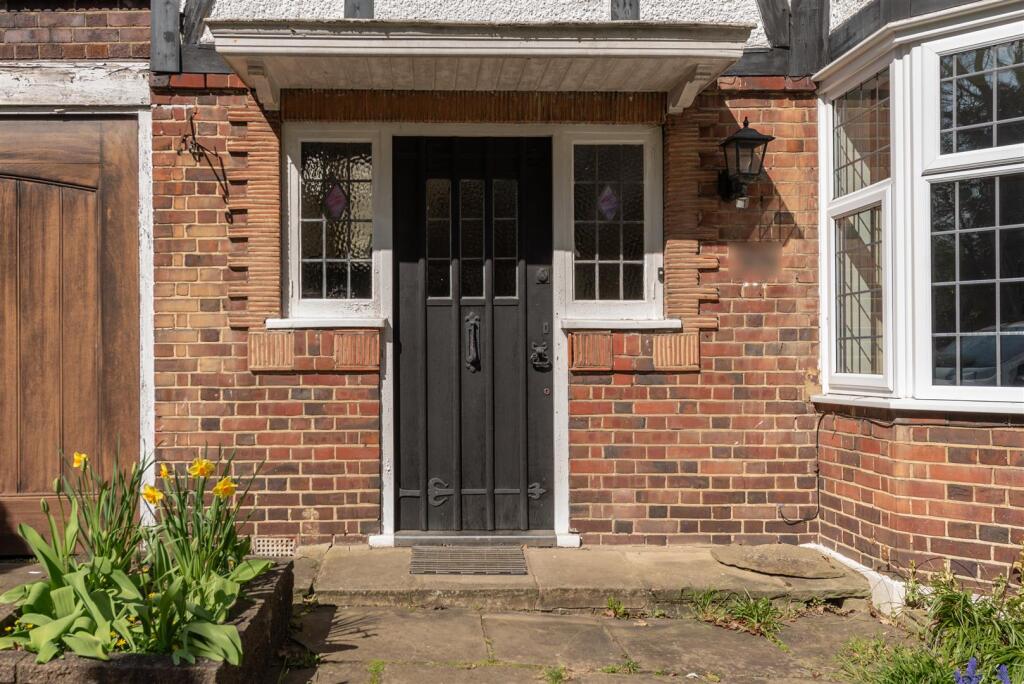 Queen Elizabrth Dr 1.jpg