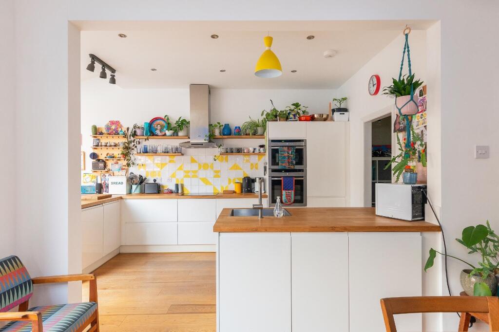 0R5RKE - KitchenSitting Room F.jpg