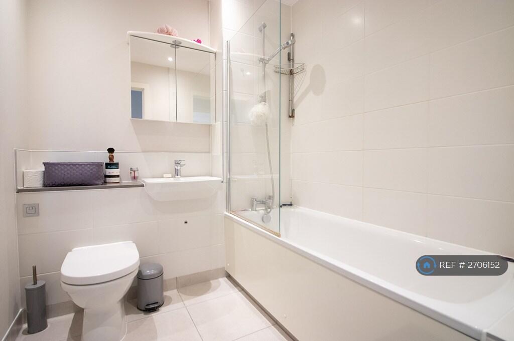 1st Floor Bathroom