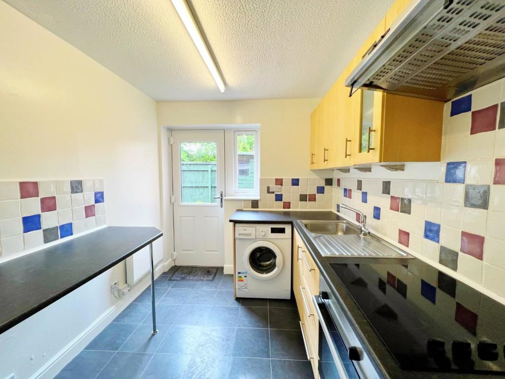 Kitchen pic 1.jpg
