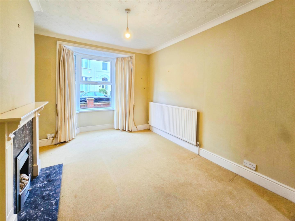 Queen-Street-Rushden-Terrace-home-best-estate-agen