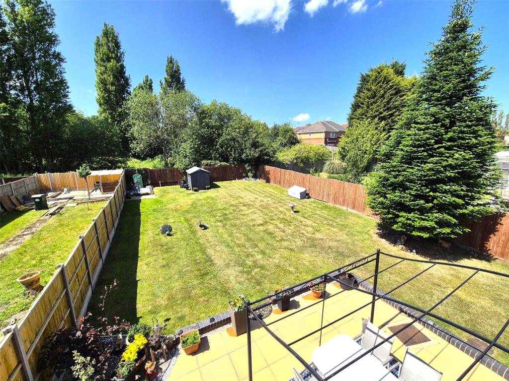 Large Rear Garden
