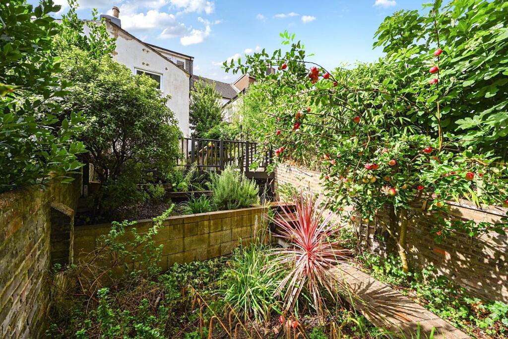 24 Dyke Road Drive, BN1 (3).jpg