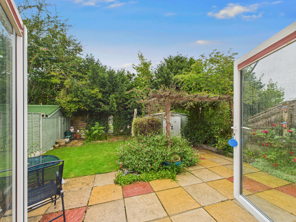 CAM02909G0-PR0484-STILL013