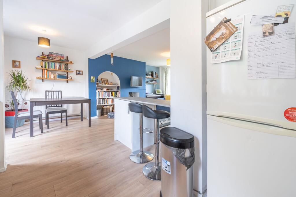 OPEN PLAN LIVING AREA