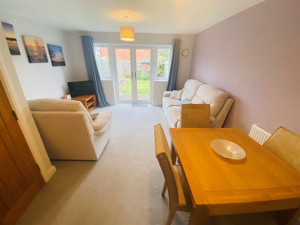 LIVING/DINING ROOM