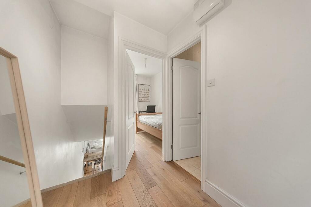 Hallway (2).jpg