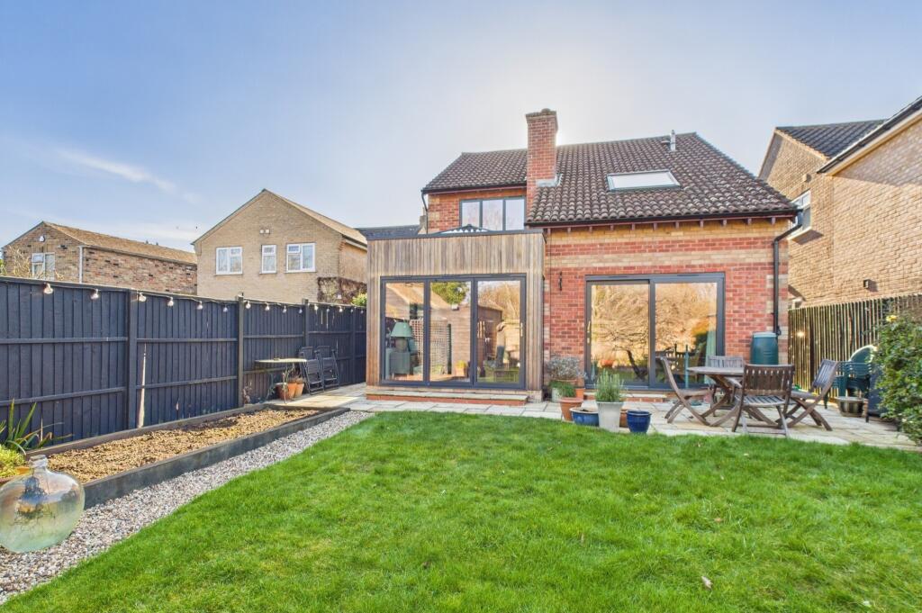 CAM02519G0-PR0230-STILL025