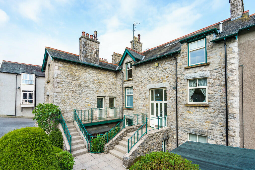 Inglewood Court