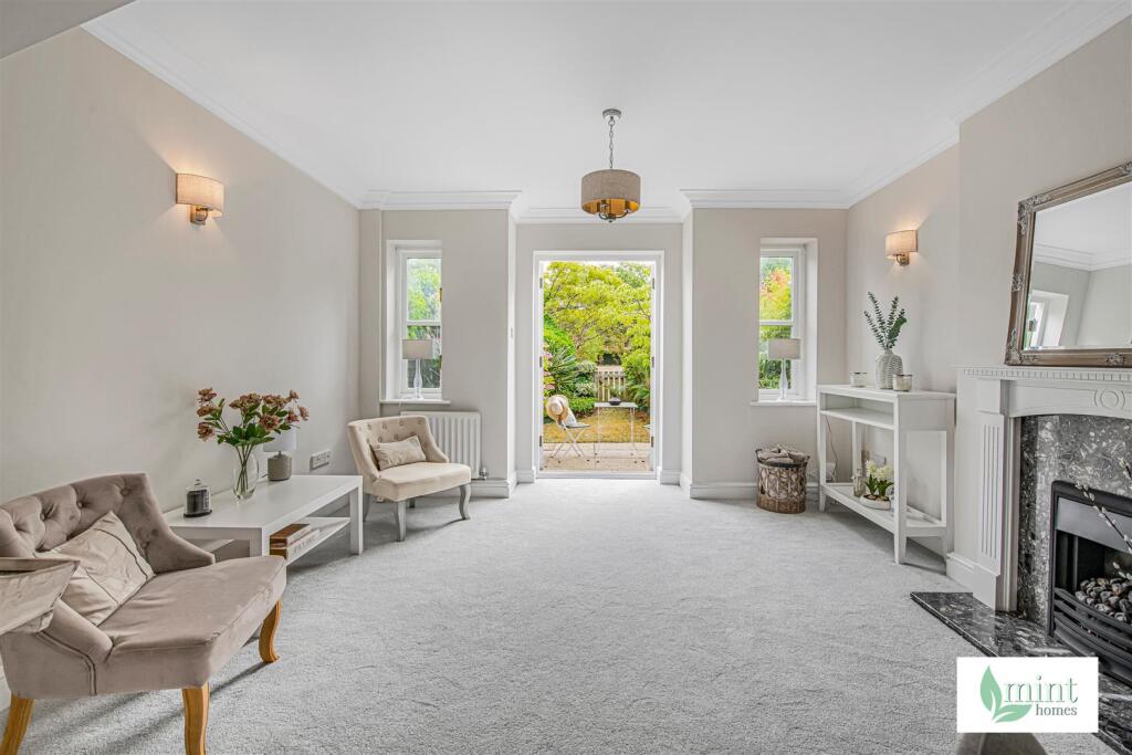 mint_homes_45_st_martin_mews__34_.jpg
