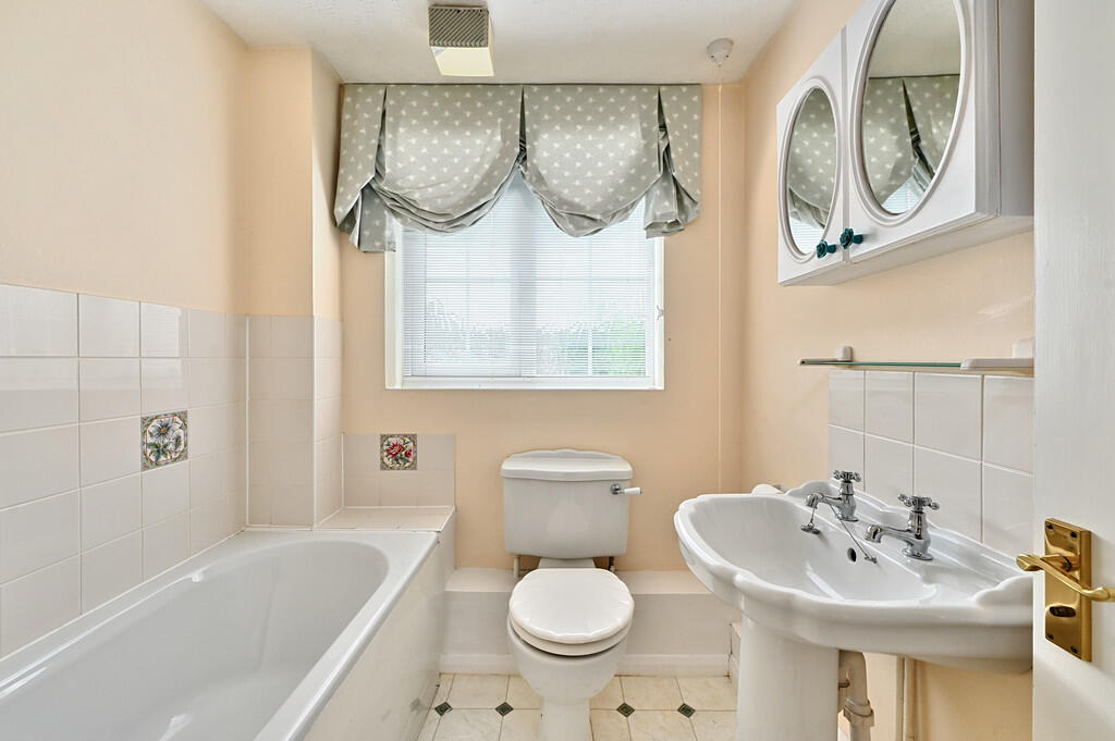 8 Farleys way tn3...