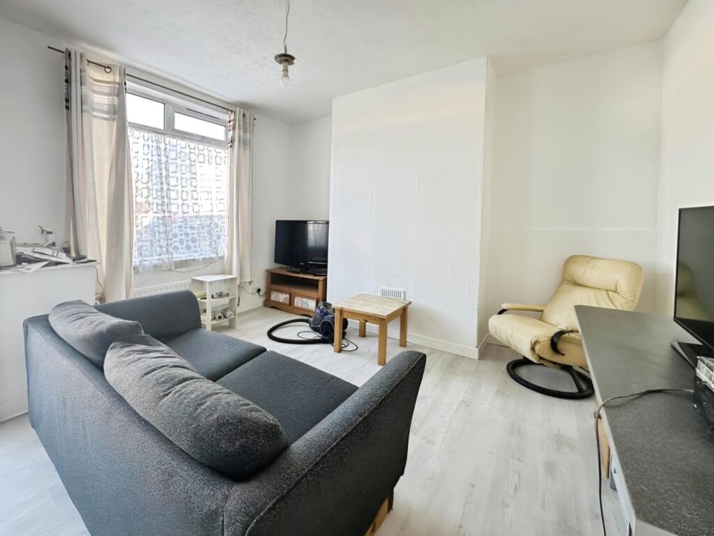 pbox-living_room-323482.jpeg