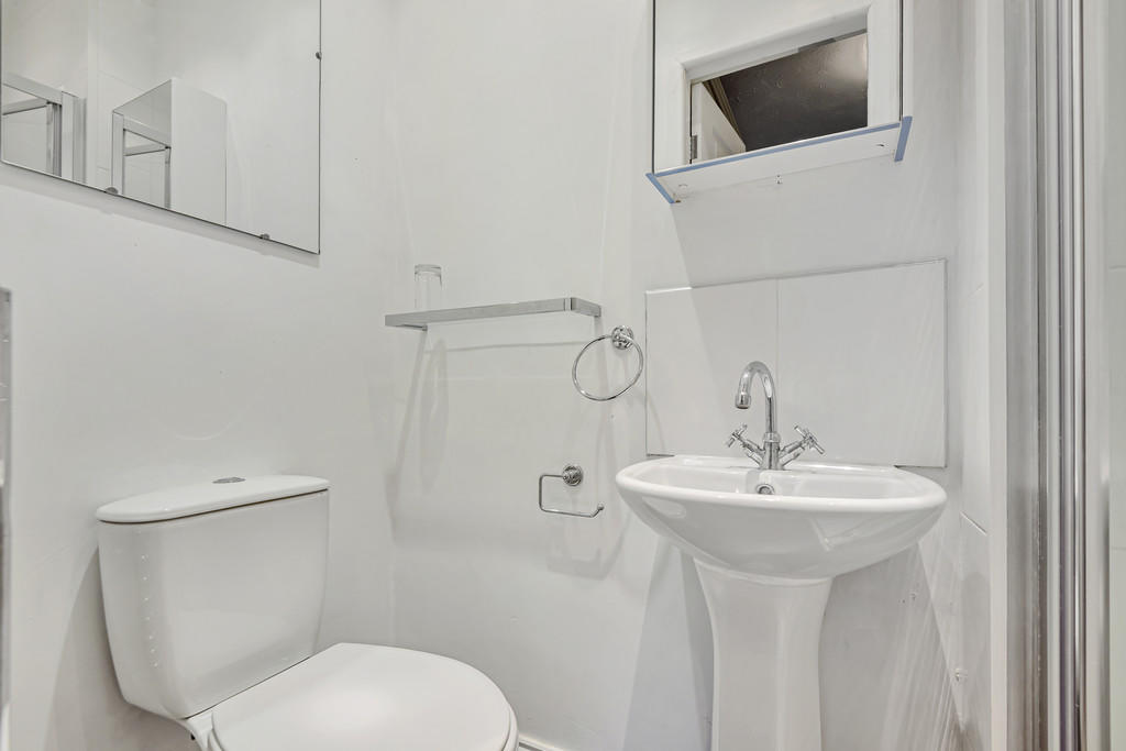 Ensuite for Bedro...