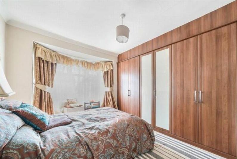 42 Orchard Close - 6.jpg