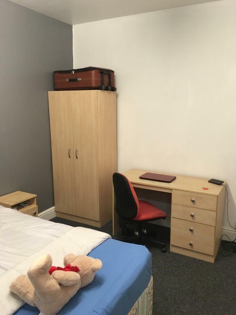 12) 568a Beverley Road Bedroom 1 15.07.2020.jpg
