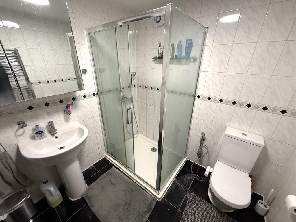 FITTED SHOWER ROOM