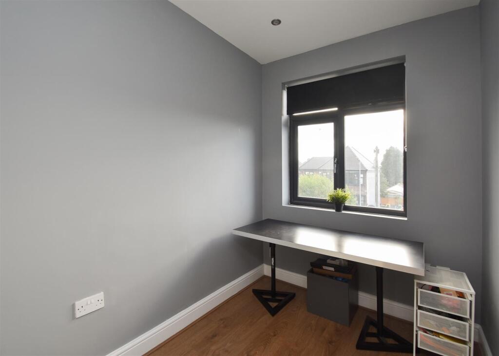 19 Blackburn Avenue-Bedroom 3.jpg