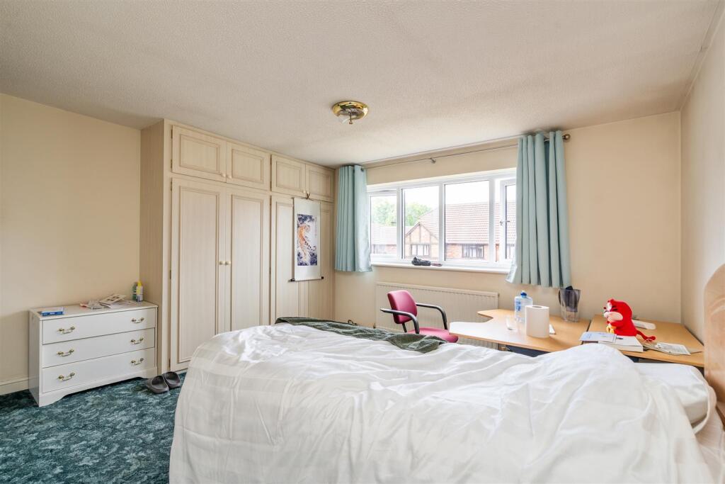 21 Swinbrook Way_12.jpg