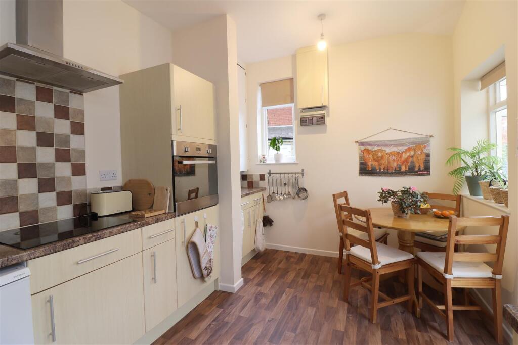 Kitchen 5.jpg