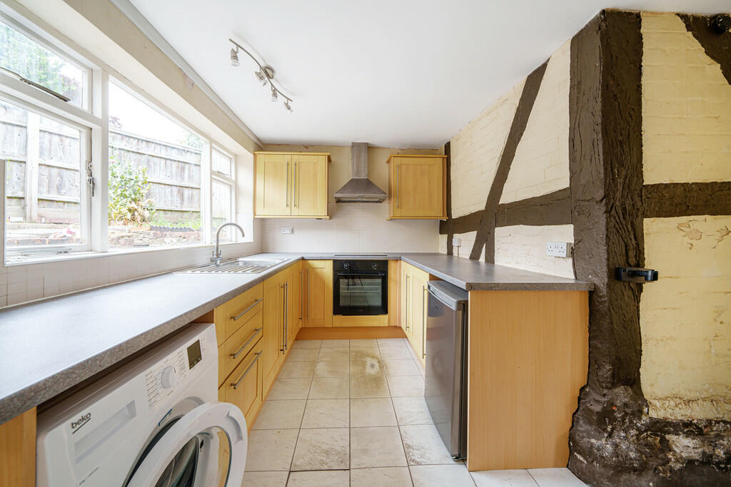 5 - Kitchen Area