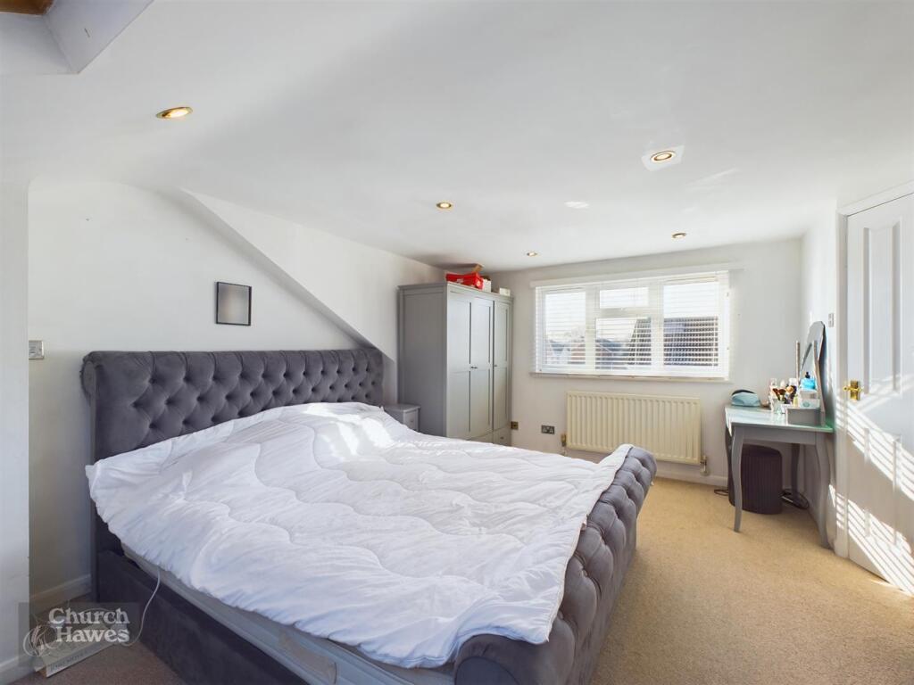 CAM04964G0-PR0032-STILL007.jpg