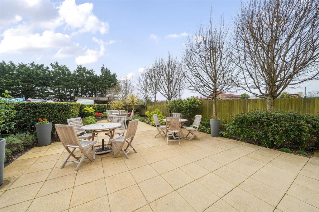 Owners Patio Area (3).jpg
