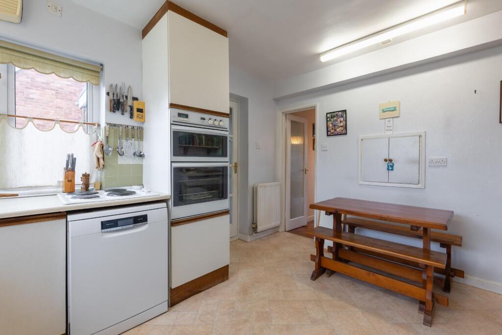 kitchen-2.jpg