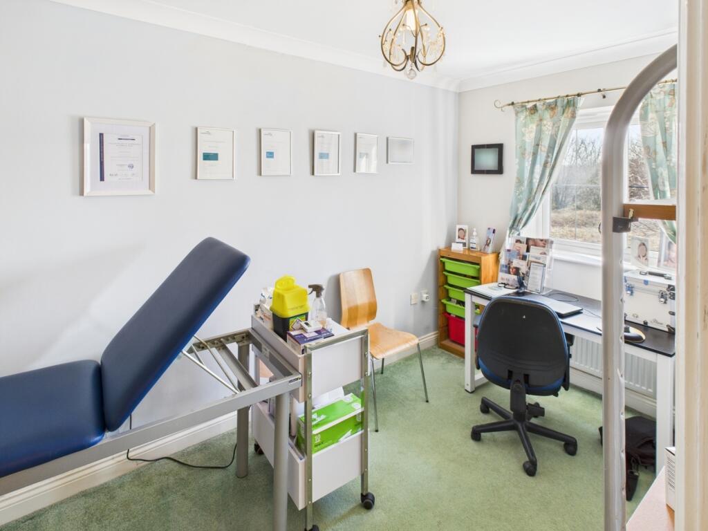 CAM04233G0-PR0017-STILL040