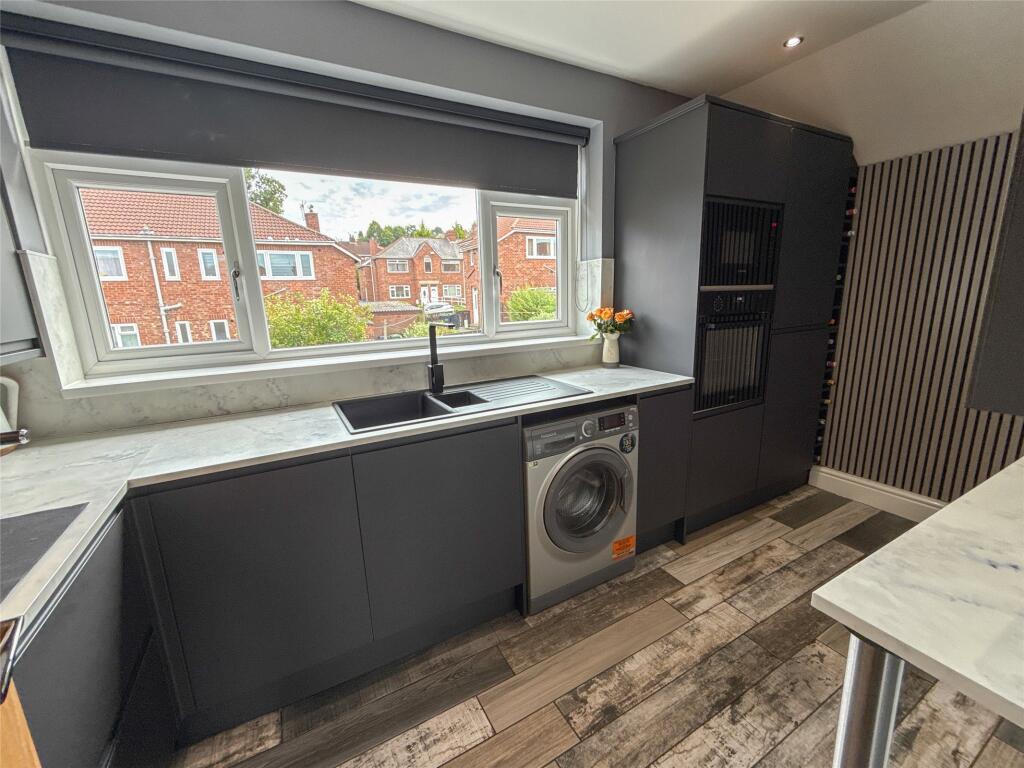 Breakfasting Kitchen