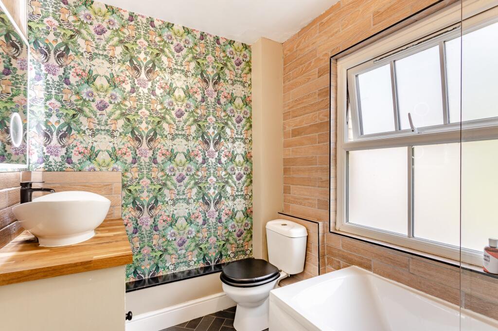 Bedrooms &amp; Bathrooms