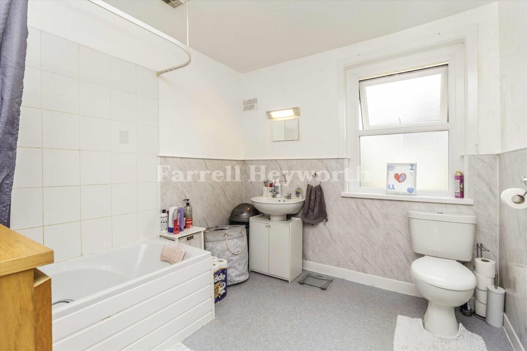 Bathroom T202505221629.jpg