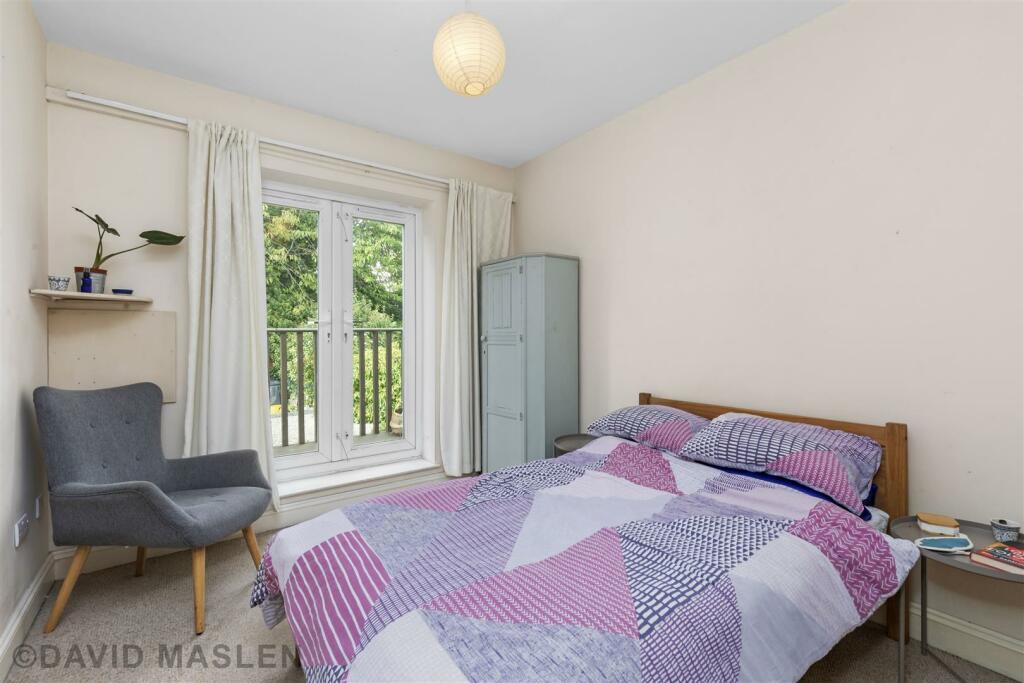 bedroom (2).jpg