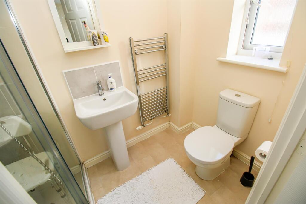 EN SUITE SHOWER ROOM/W.C.