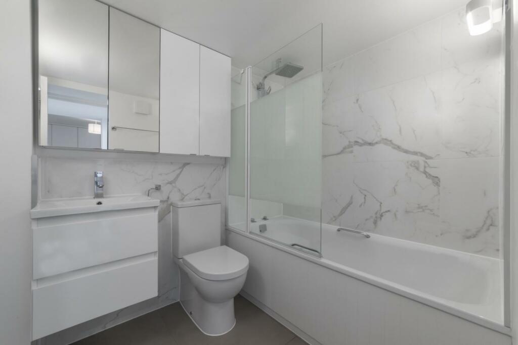 BATHROOM 2.jpg