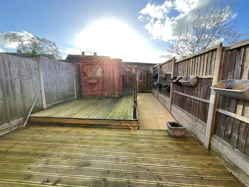 17 The Sq garden.jpg