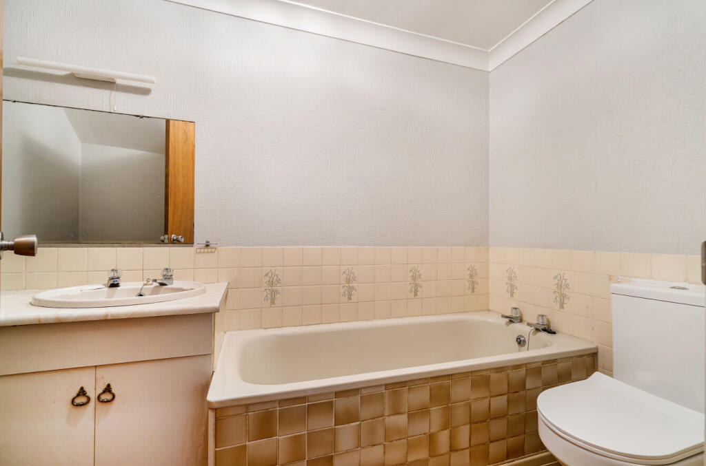 1373915-11-6900cf...