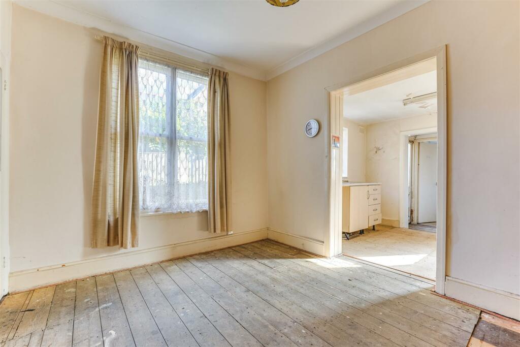 56 Moselles Road-4.jpg