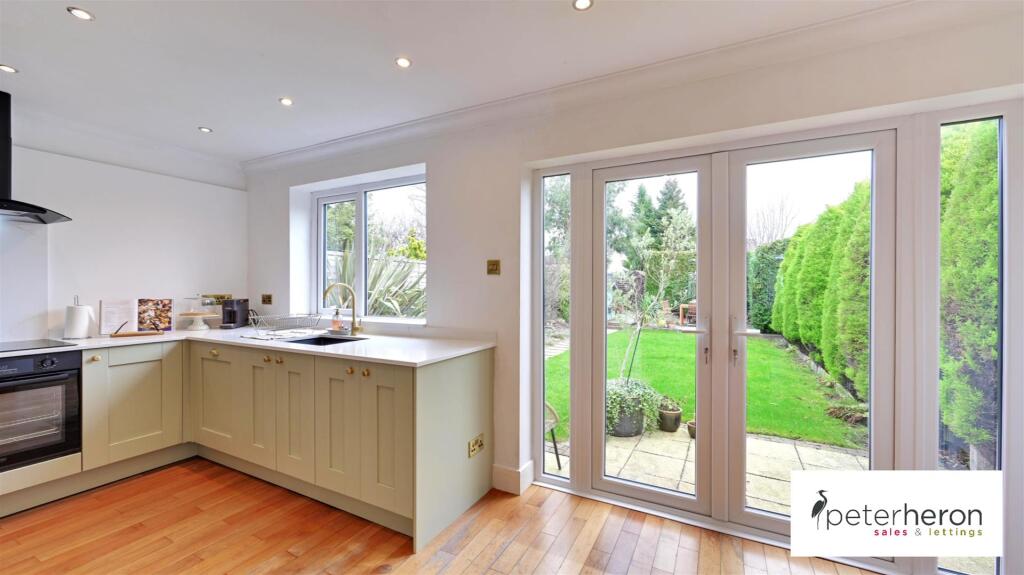 Breakfasting Kitchen