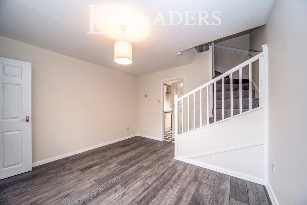 18 Queensbury Close