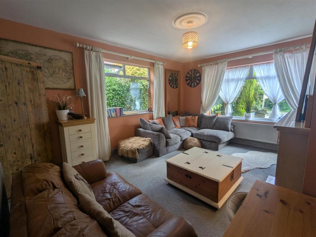 Lounge1.jpg