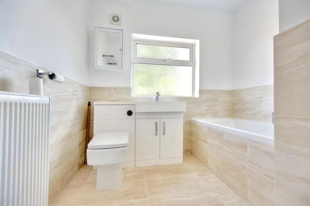 Bathroom_2.jpeg