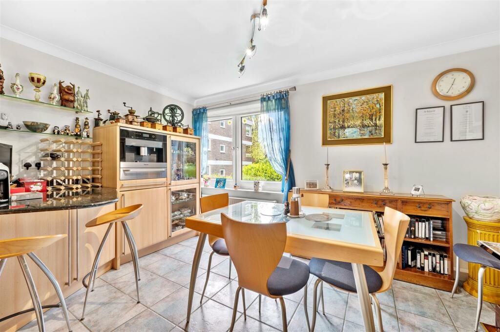 Flat 2, Marlborough House,16.jpg