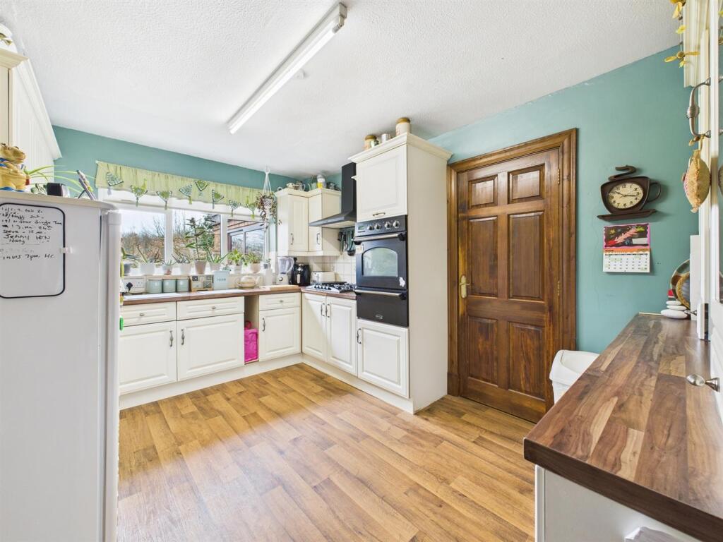 Kitchen: