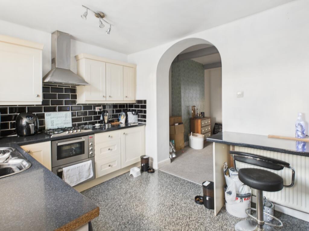 CAM03729G0-PR0203-STILL011