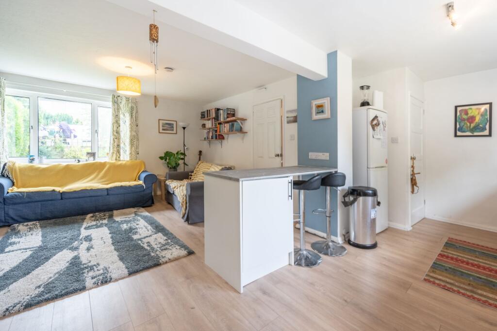 OPEN PLAN LIVING AREA